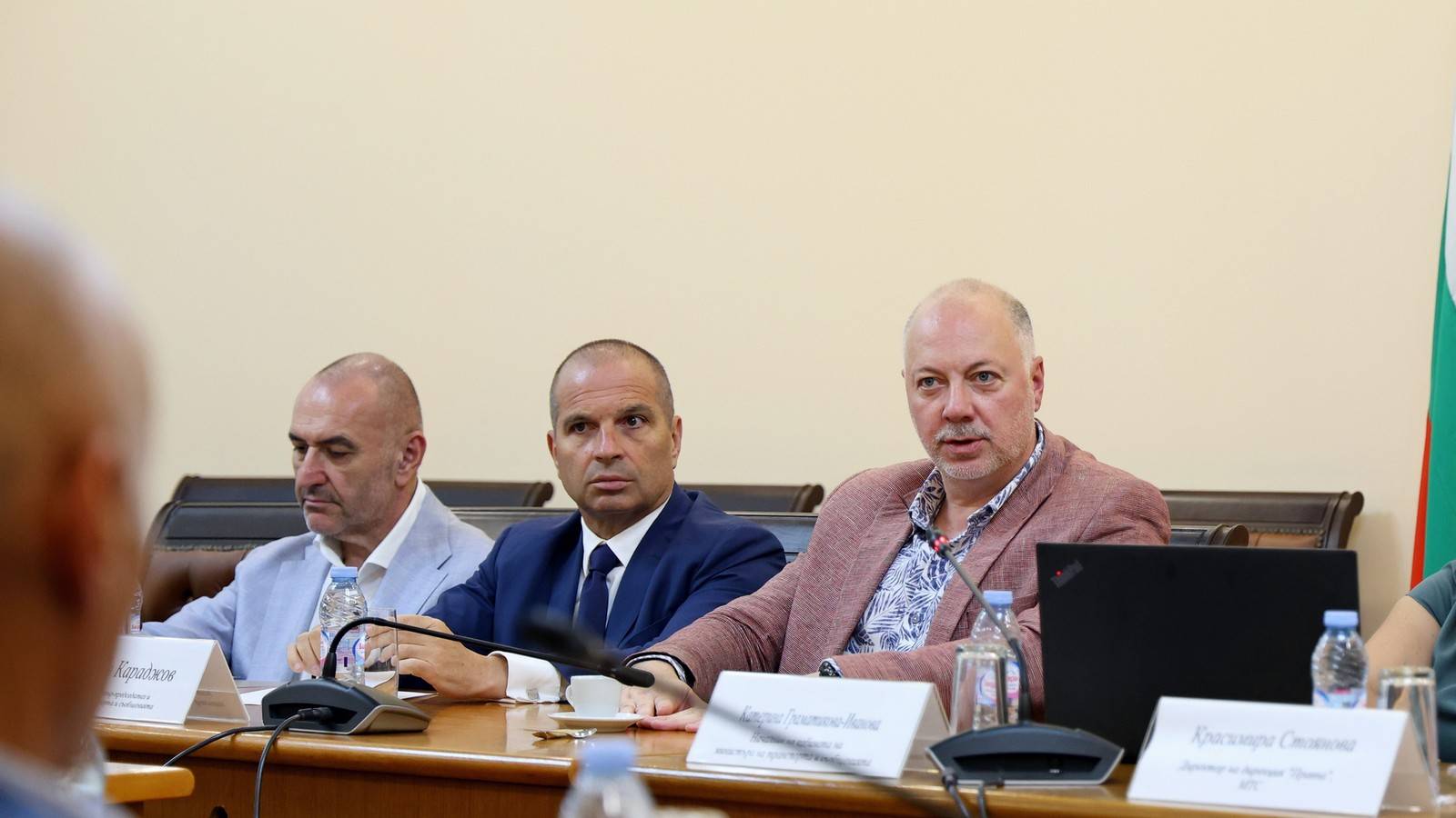 Премиерът Росен Желязков и вицепремиерът и министър на транспорта и съобщенията Гроздан Караджов